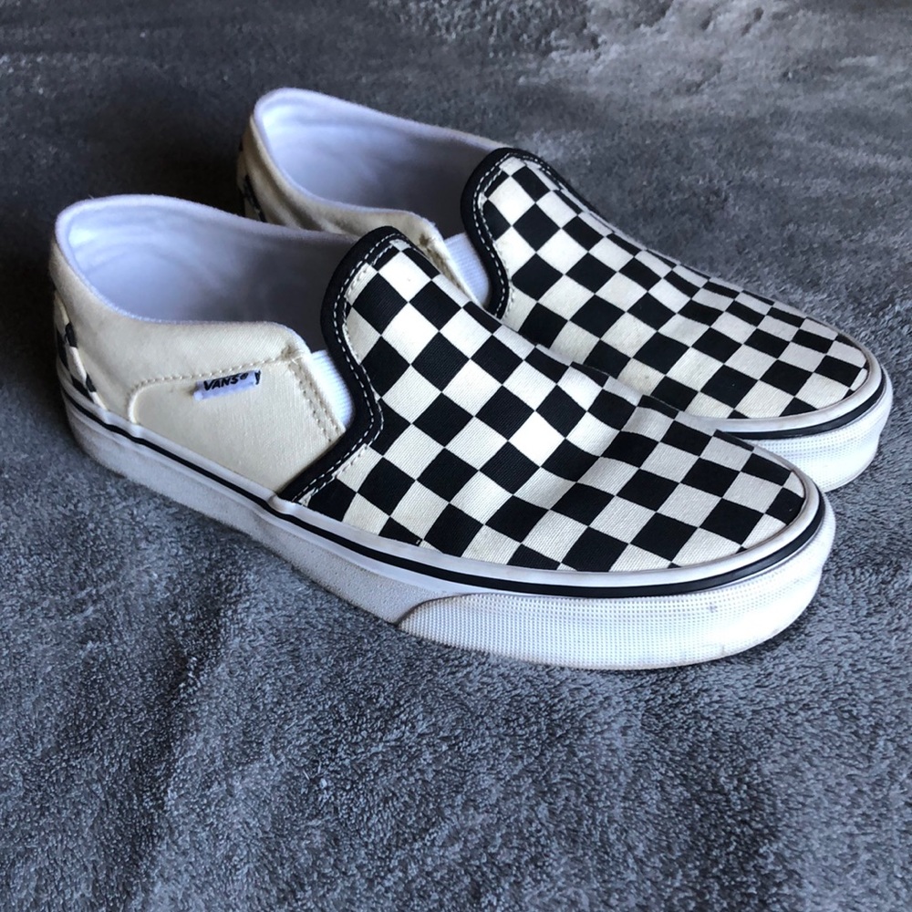 Vans classic checkered slip on